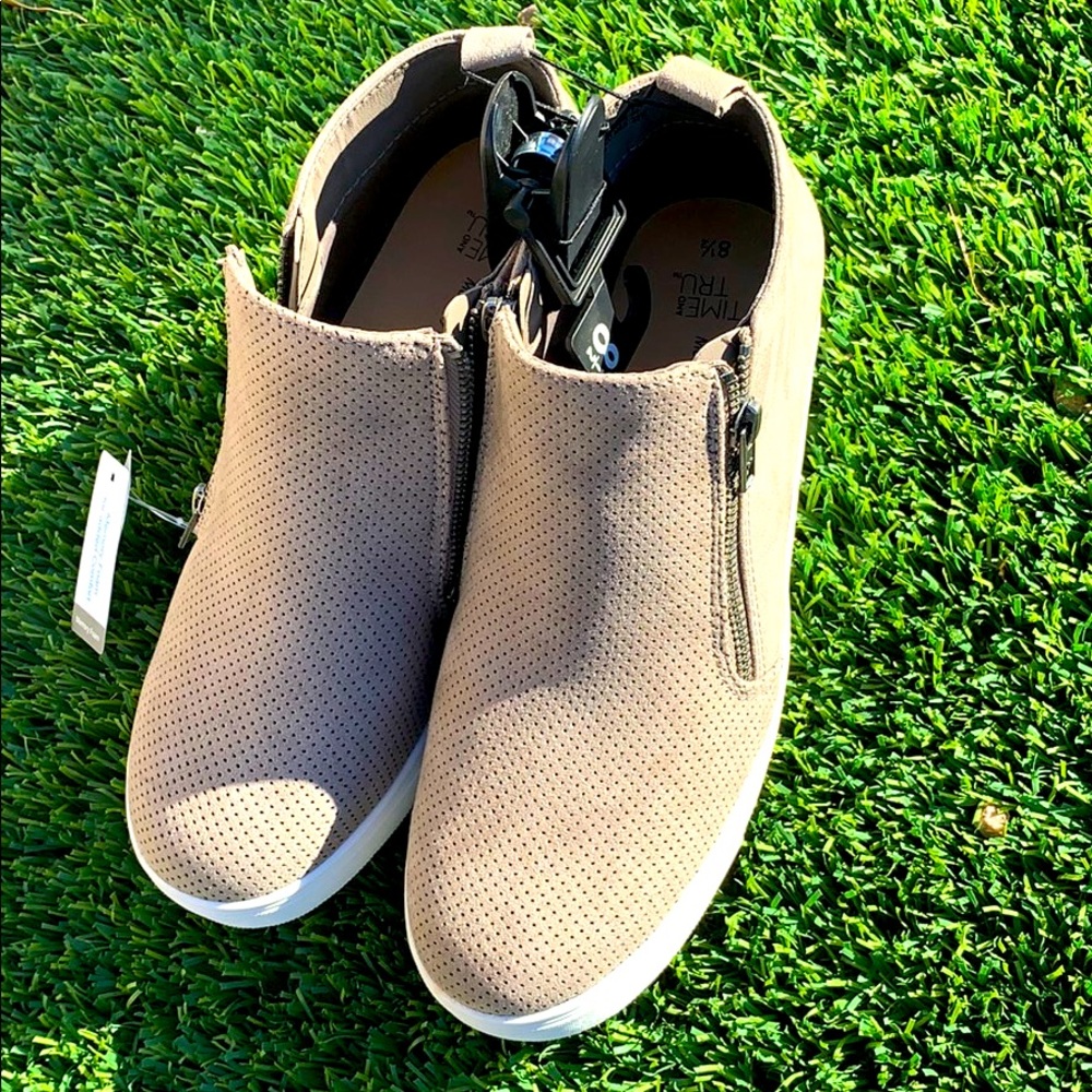 Brand New! Taupe heel sneakers